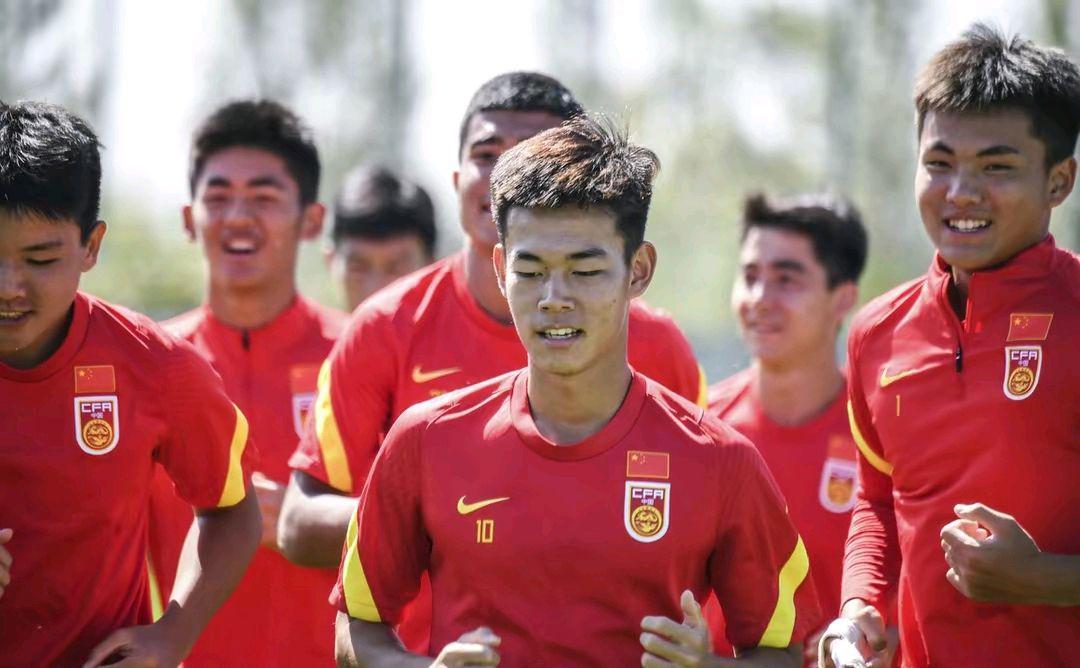 这一批球员中就包括何小柯,刘邵子洋,贾琰等留洋球员.