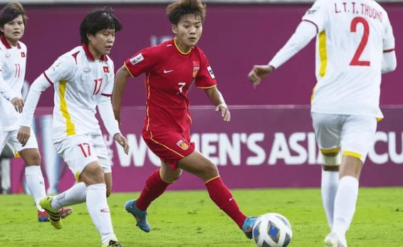 中国女足晋级世界杯王霜不愧为国足7号此人的调整能力更为关键