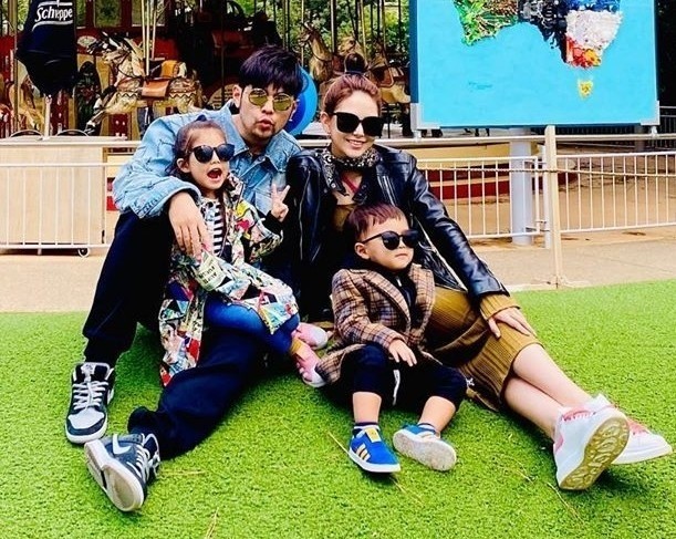 昆凌挺孕肚练拳击，周杰伦化身爱妻私人陪练，夫妻俩情人节好甜