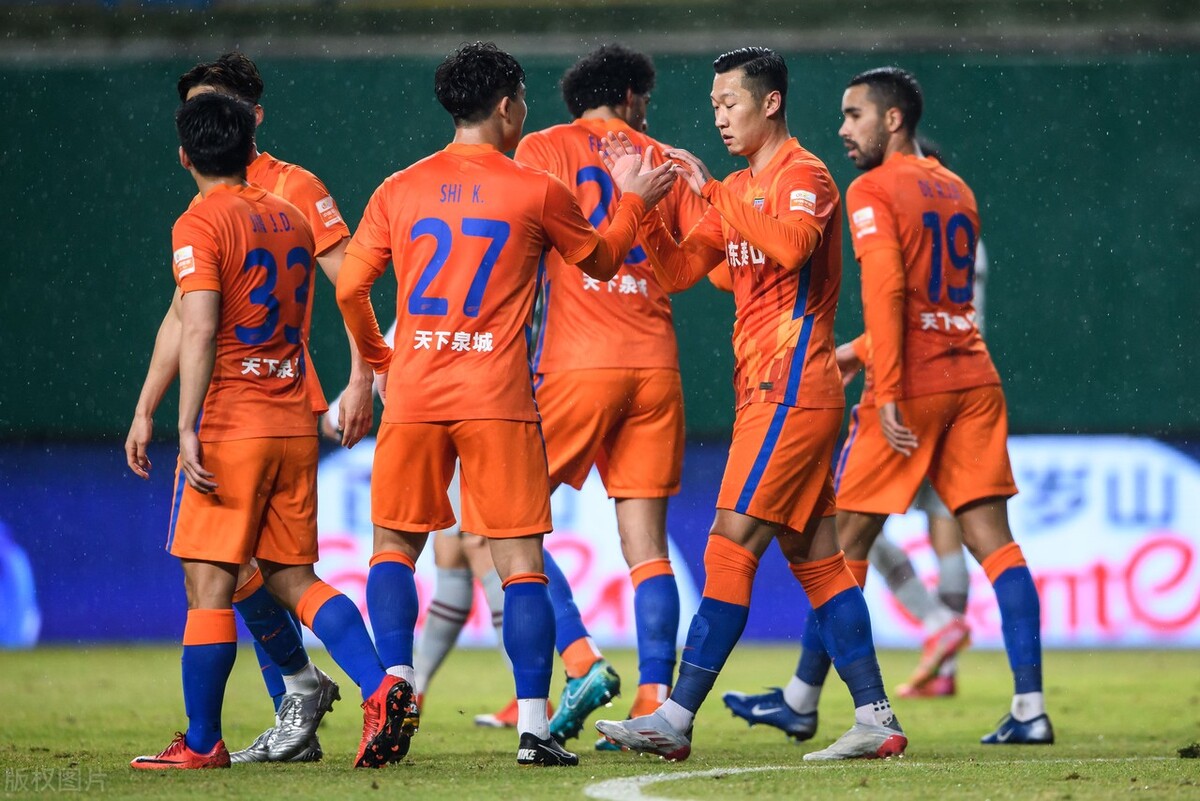 中超历届冠军得主都有谁（队史第5个联赛冠军！苦等4078天山东再登顶中超，16赛季险些降级）-趣拿体育