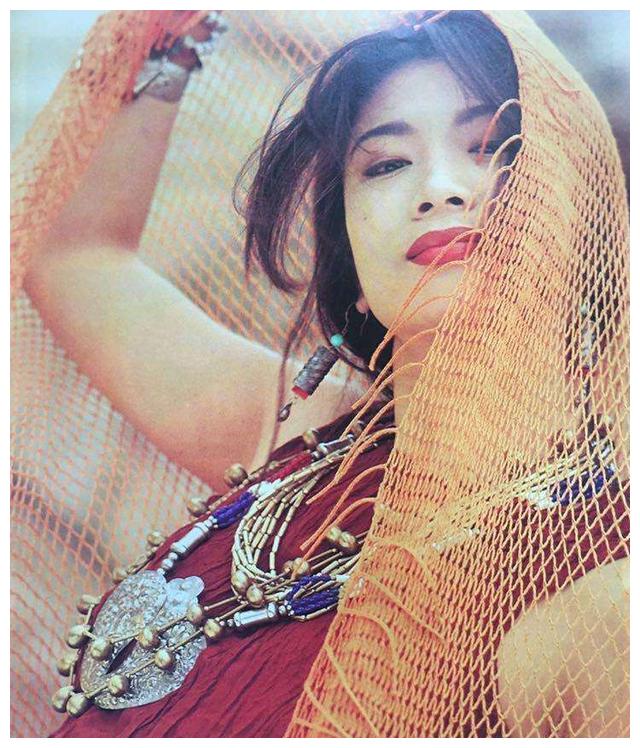 家人都是后来才知道这个消息,虽有担心但亦支持女儿前途,就这样吴家丽