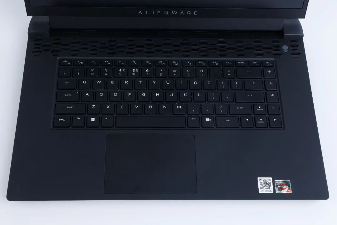 Alienware m17 R5锐龙版评测：强悍升级AMD锐龙9 6900HX旗舰处理器