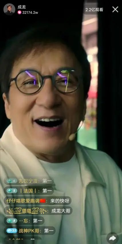 成龙与网友“双向奔赴”，快手明星生态观察