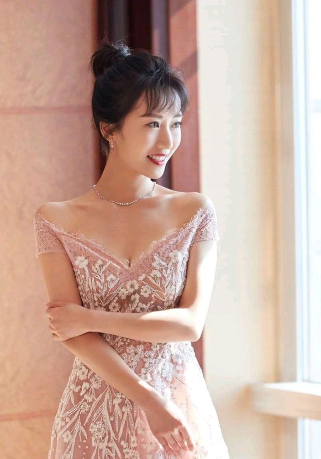 美女明星#李念,美成一幅油画