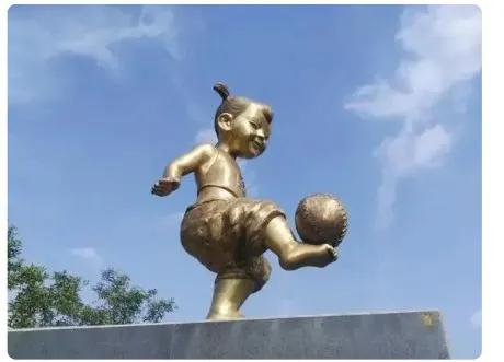 為什么人喜歡足球比賽（足球為什么能讓那么多人為之瘋狂）