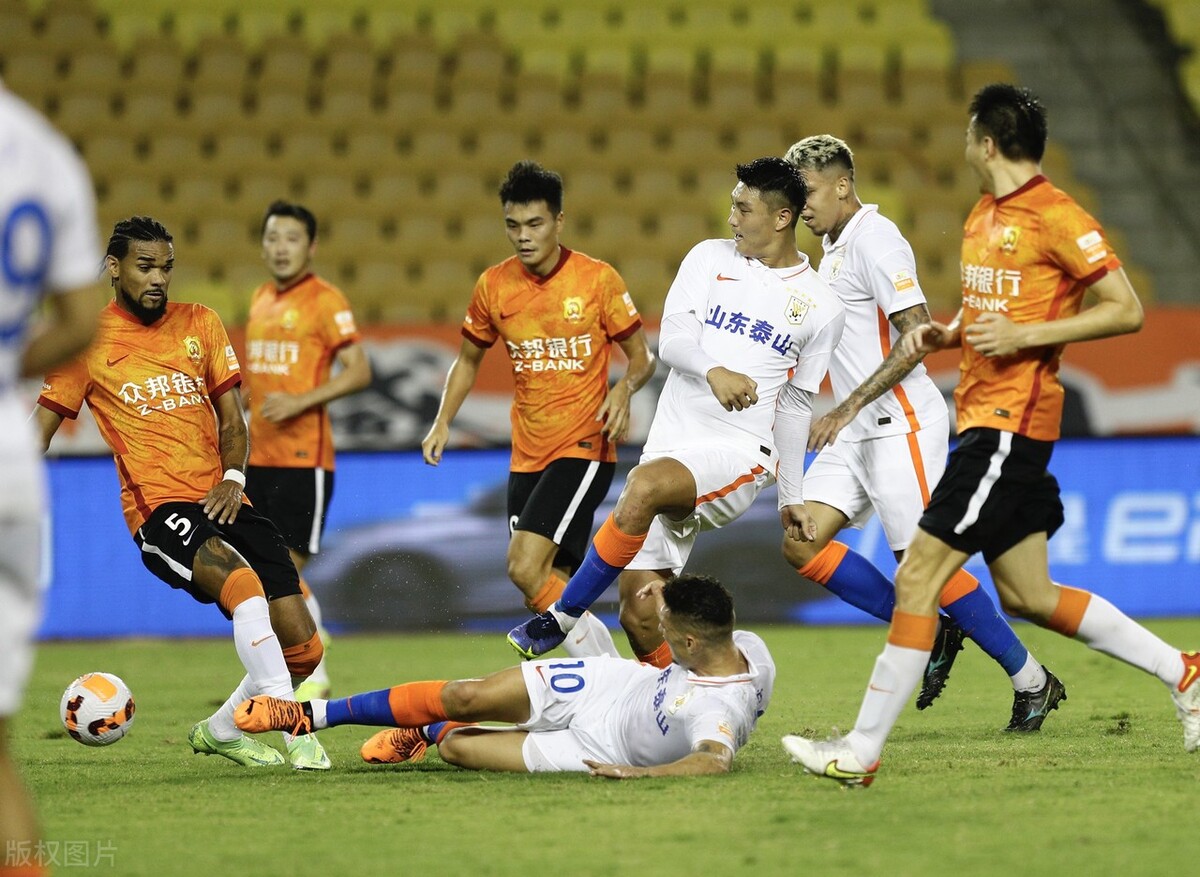 武汉1-1战平河南嵩山(中超-泰山客场2-1武汉长江9连胜 陈蒲6分钟2球 吉翔莫伊塞斯送助攻)