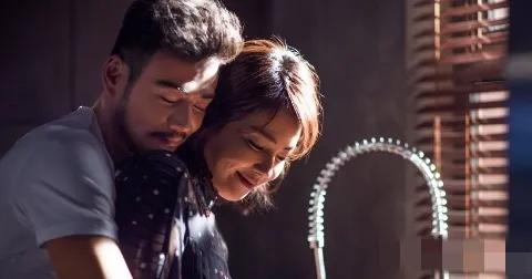 红得快，沉得也快，这8位“风光不再”的明星，如今有人露了原形