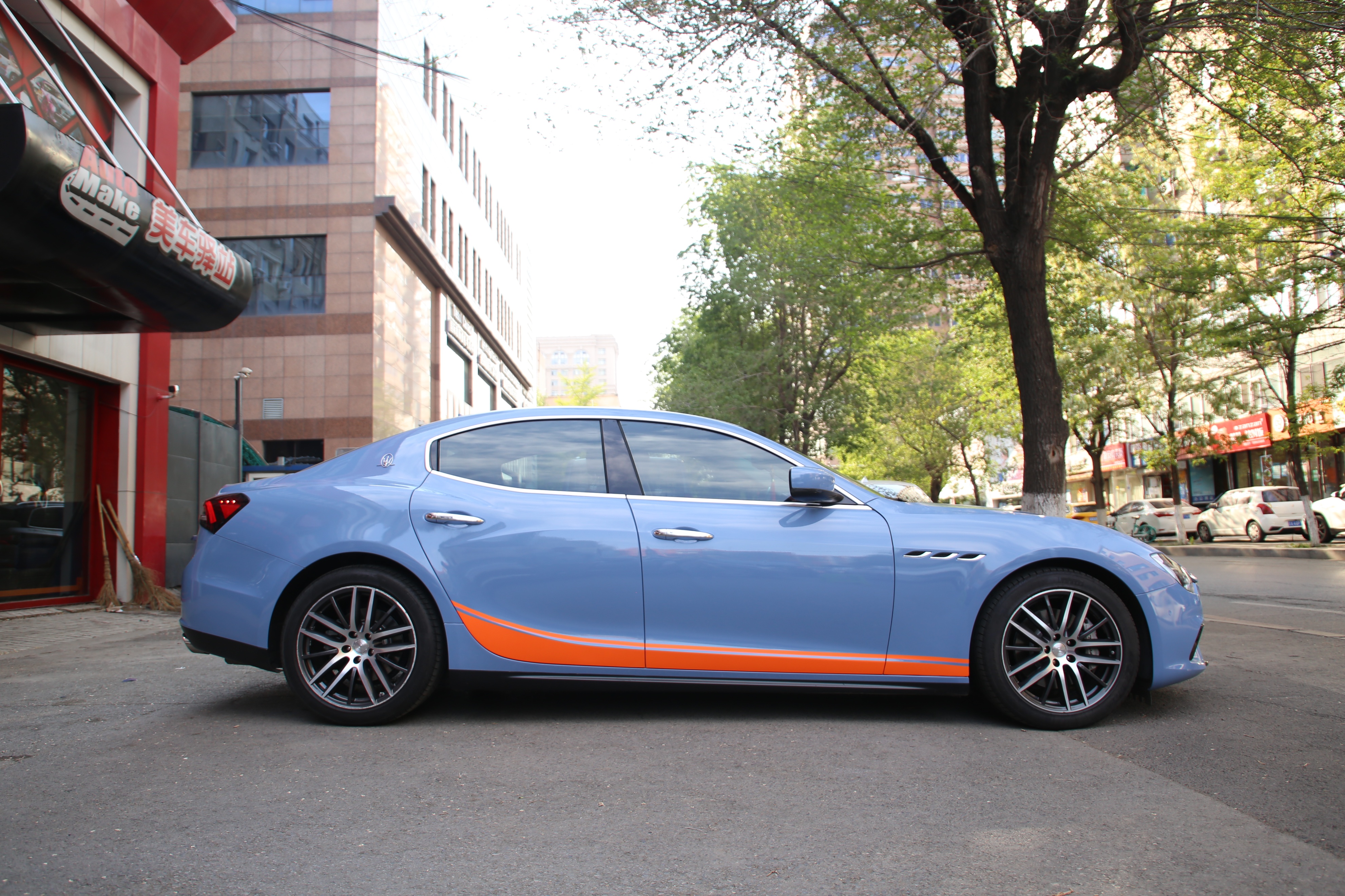 沈阳第一台玛莎拉蒂改高亮瓷器蓝,撩妹豪车还得是玛莎拉蒂