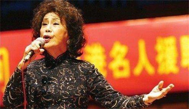 霍英东二房冯坚妮，霍母百般阻拦下偷偷迎娶，让霍英东钟情52年