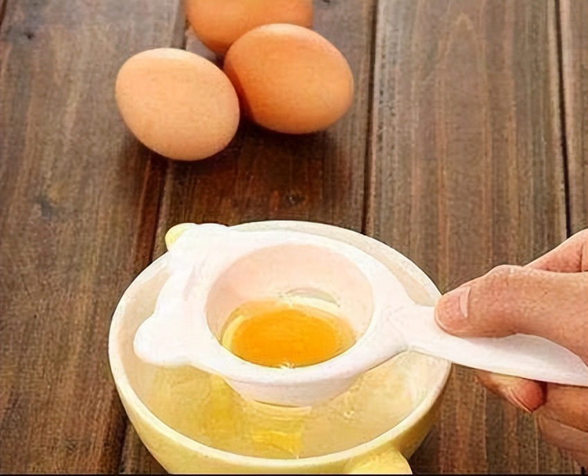 鼻子两旁挤出的白色物质是什么？越挤越“频繁”，是螨虫太多吗？