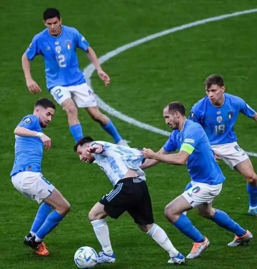 意大利是表现最好的球队（欧国联：意大利VS德国，重拾防守反击的意大利仍是欧洲最强球队？）
