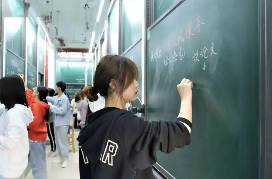 非师范生取消从教资格？两种声音并存，官方回应戳中了部分人的心