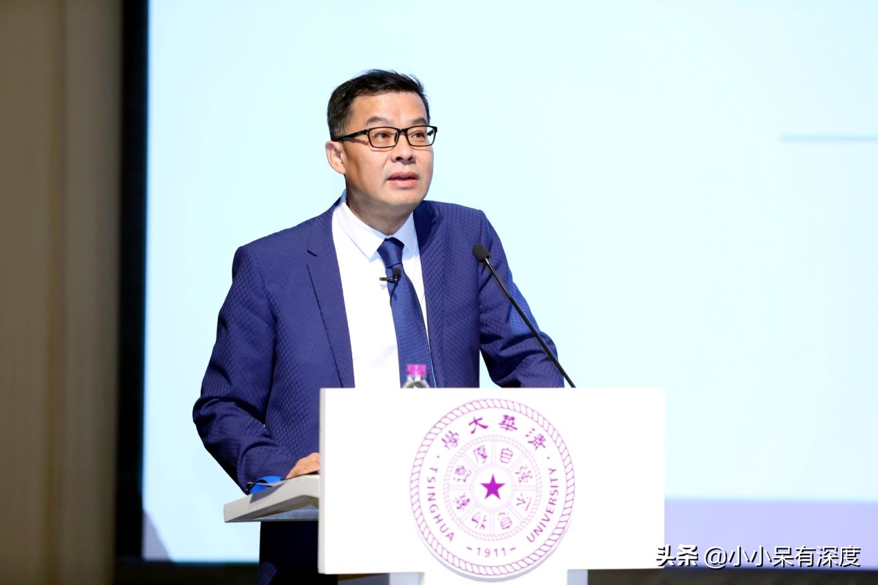 评论员吴大辉，他憨厚的外表下，笨拙地表达中，爆出巨量的惊喜