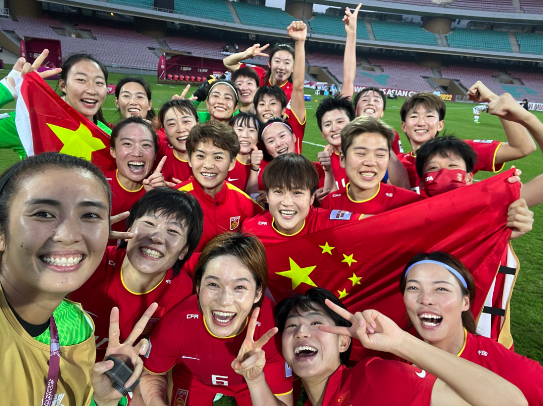 中国女足世界杯夺冠后庆祝(女足夺冠全网庆祝:解说激动落泪,赵丽娜晒