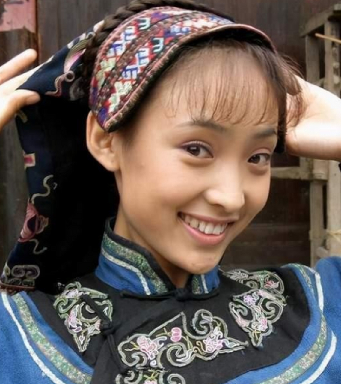 白静和乔宇还设局让周成海染上性病,白静以周成海在外花天酒地染上