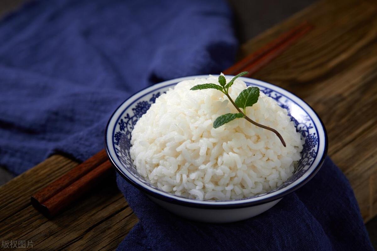 一碗米饭的热量是多少千卡(吃米饭还是吃面,哪个更减肥?