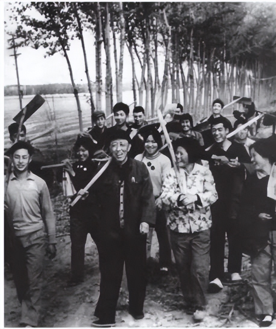 以复员军人为原型，这是五六十年代的青春偶像励志片