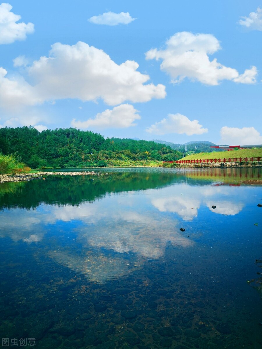 六首诗词中的水面倒映世界,如在画中,如梦似幻,惊艳了我们