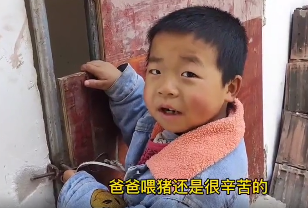 “未来歌神”：6岁农村萌娃“戏精附体”，靠模仿对口型唱歌走红