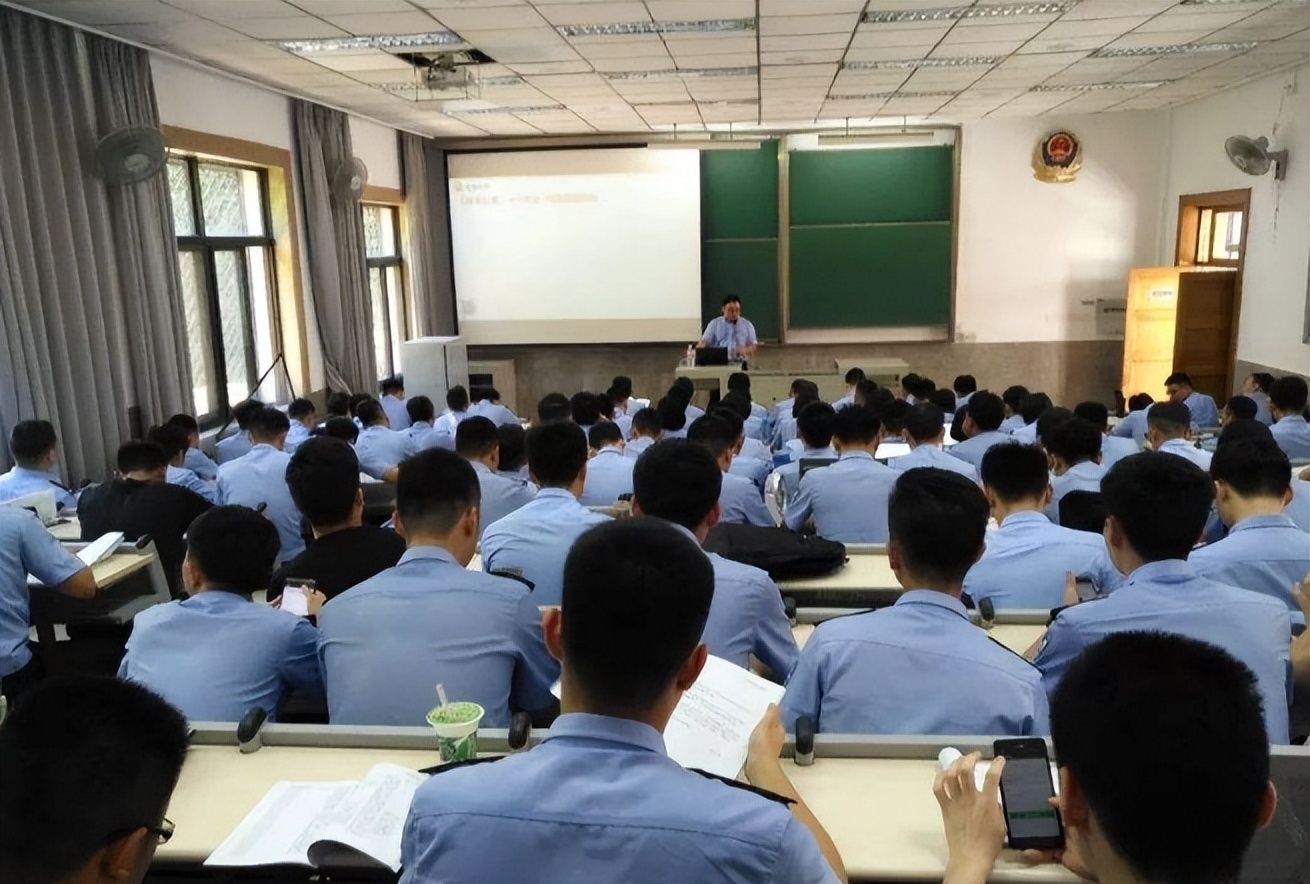 学生苦读警校4年，因亲人犯错无法“公安联考”，大学4年白上了？