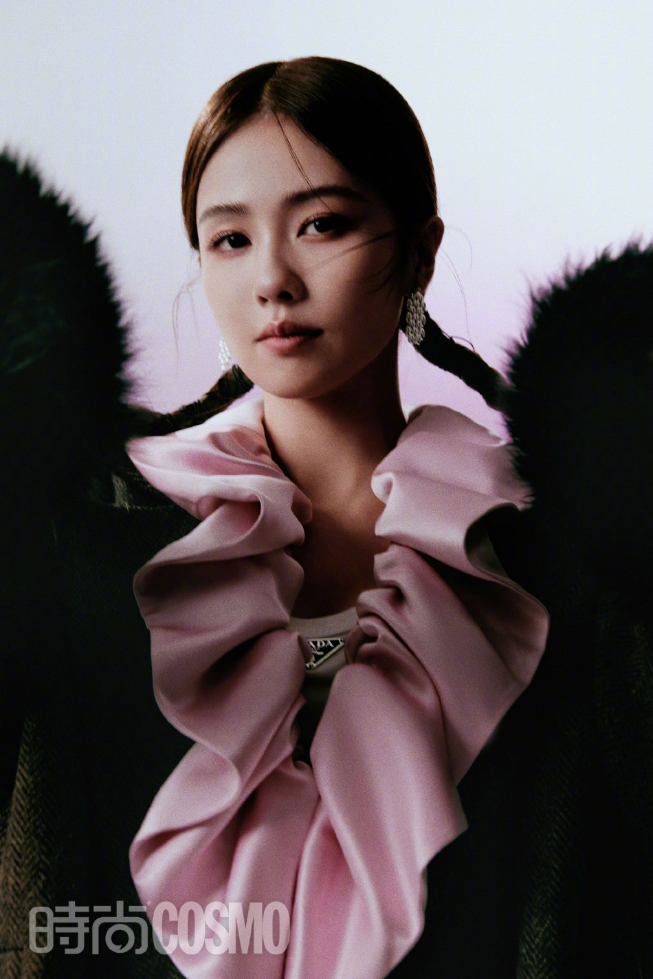 白鹿扎双麻花辫写真大秀白皙香肩!身材曼妙太性感冷艳