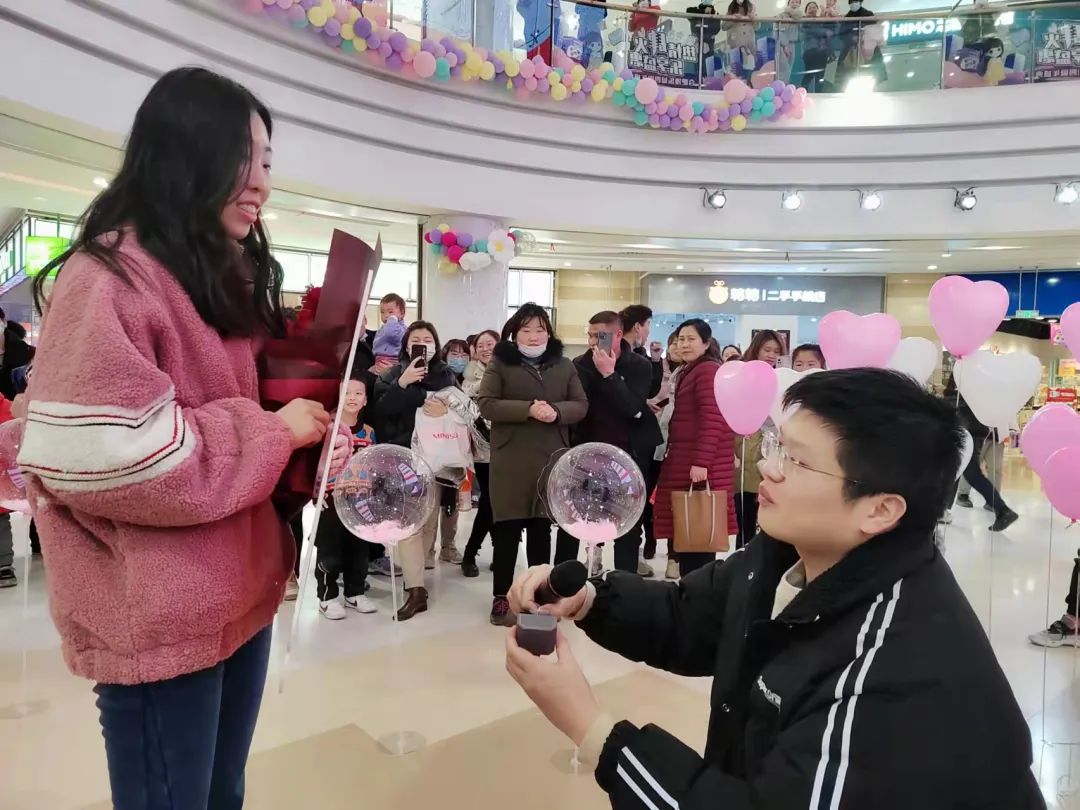 港式浪漫、硬核福利、现场求婚…快来pick你心目中最IN虎年现场