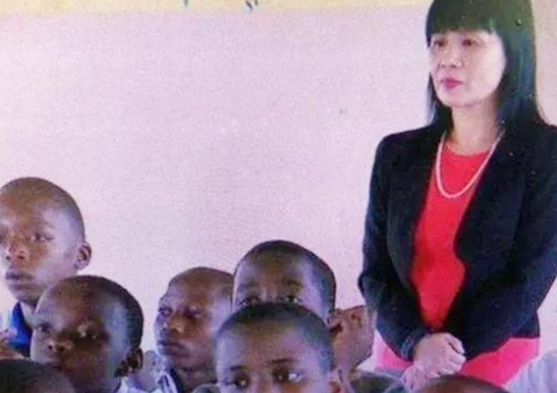 1996年，28岁清华才女不顾劝阻远嫁非洲，后来有了四个混血宝宝