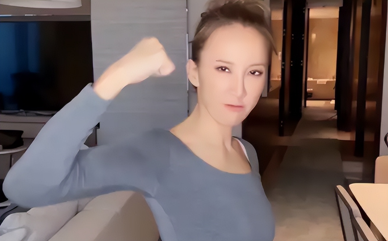 “电臀天后”李玟：靠屁股出名，嫁洋老公9次试管都没怀上孩子