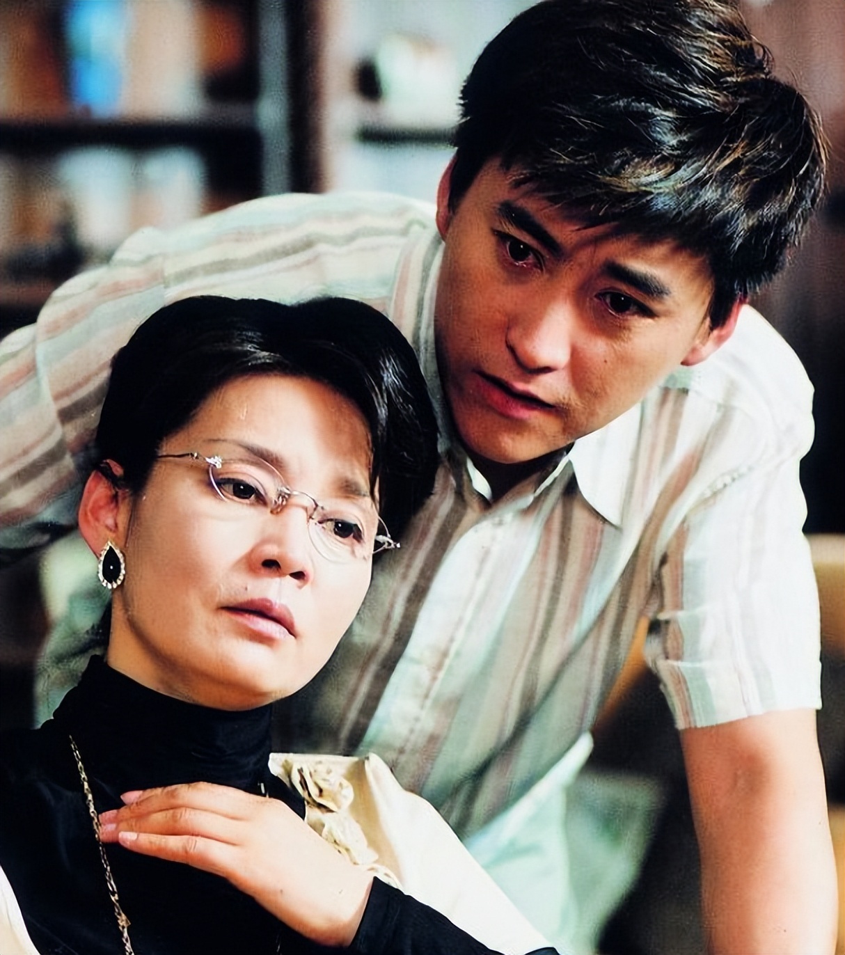 朱墨:嫁大16岁演员刘小锋,婚后生两子,如今一家四口其乐融融