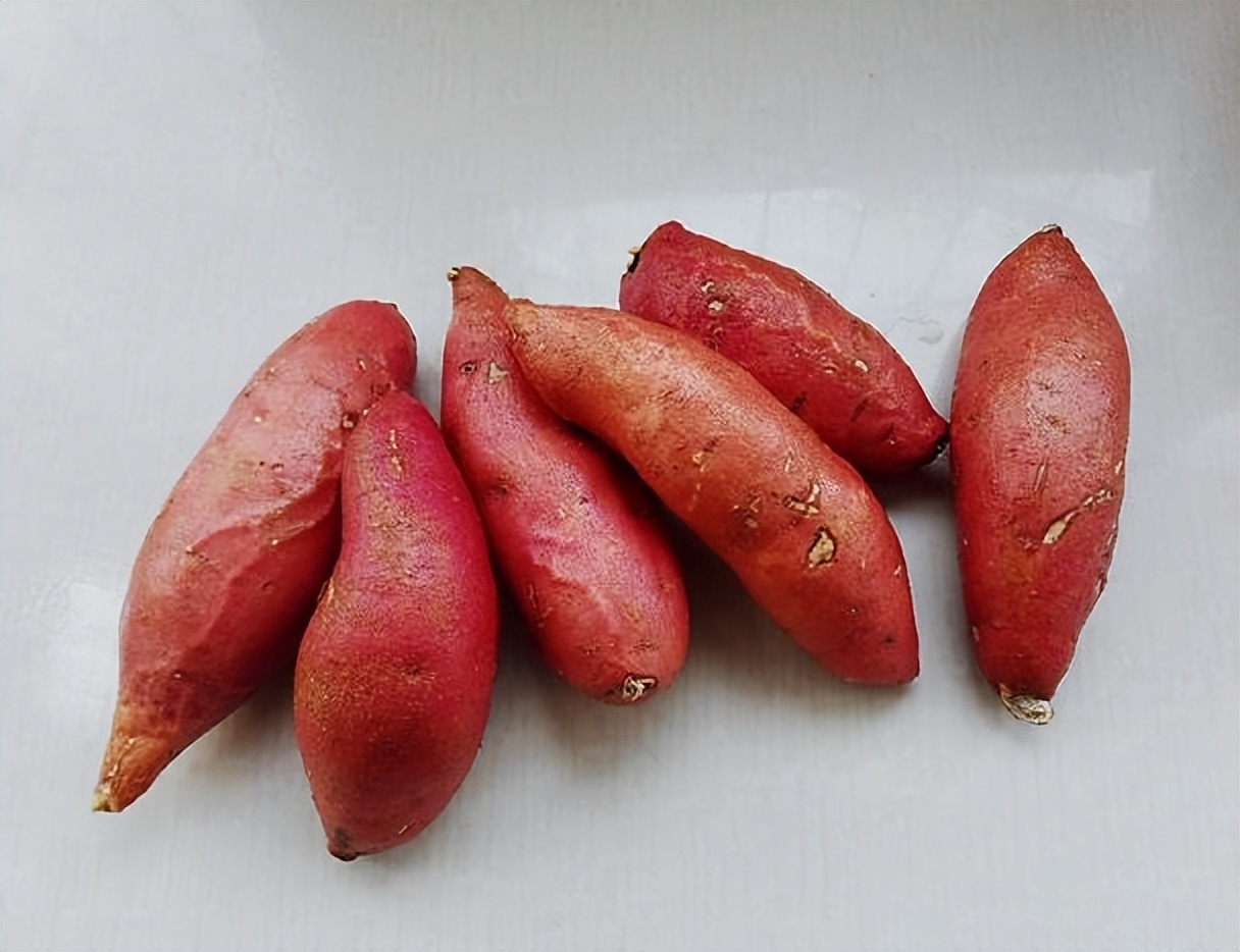 甘薯和红薯的区别(紫薯和红薯有何区别?哪个营养价值更高?