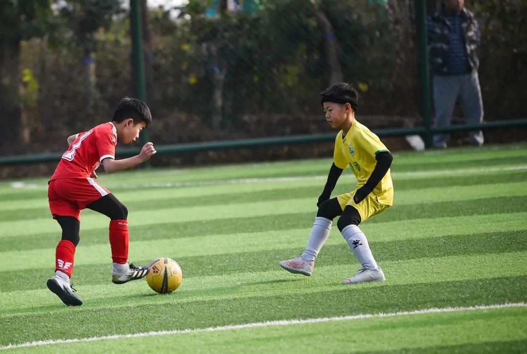 小孩踢足球影响身高吗(踢球影响学习？NO！我想说，学习不好影响踢球水平)