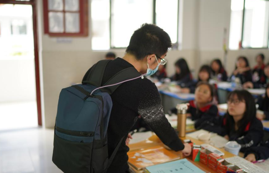 教育部通知，除我国“免费师范生”外，这类学生可以直接当老师