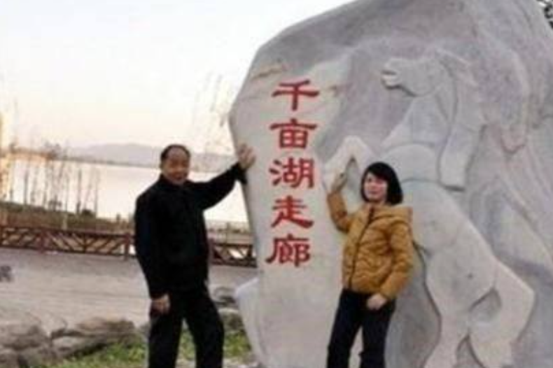 2012年，湖南38岁女教师追求65岁环卫工：除了你，别人都是将就