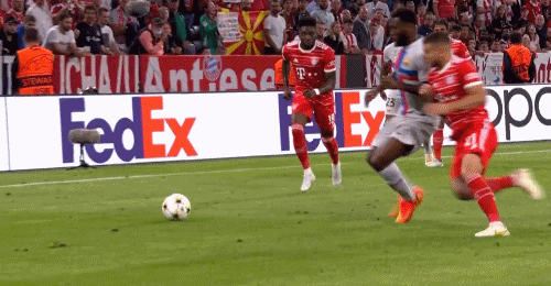 巴塞罗那vs拜仁慕尼黑（欧冠-卢卡斯萨内建功 莱万面对旧主失良机 拜仁2-0力克巴萨两战全胜）