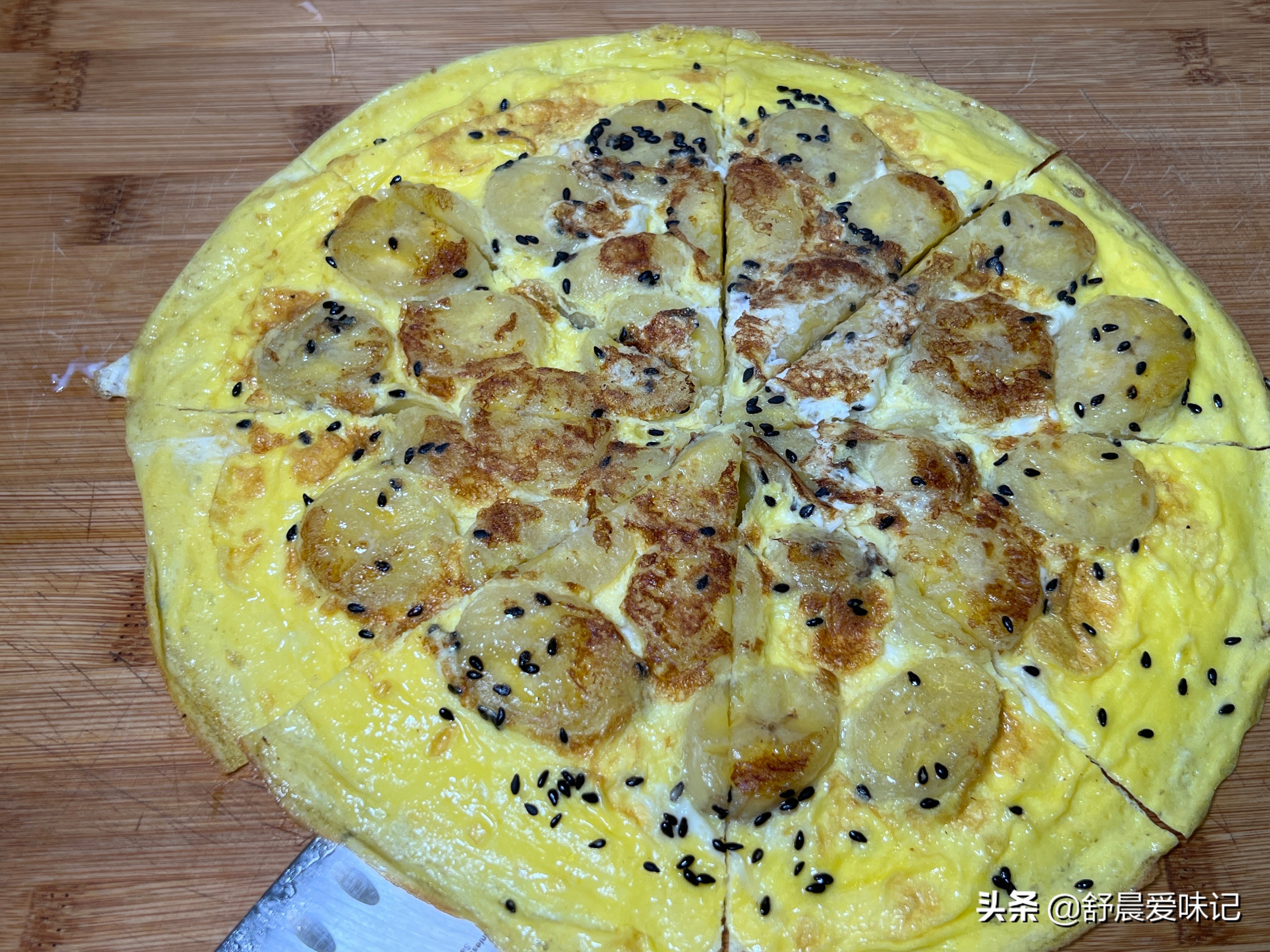 香蕉鸡蛋饼的做法（孩子想吃香蕉鸡蛋饼5分钟就能上桌）