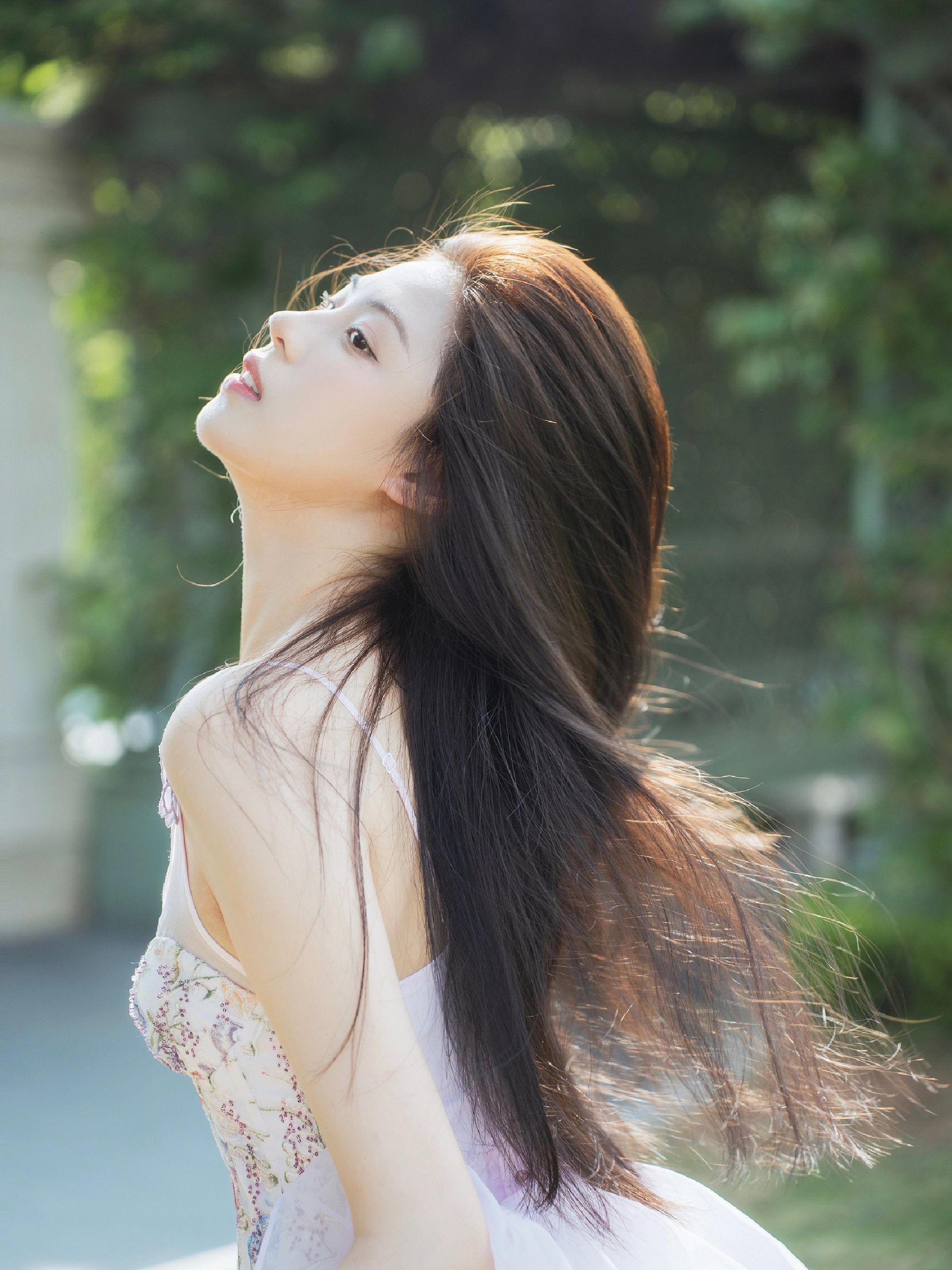 如果觉得自己的侧脸曲线不够完美,不够