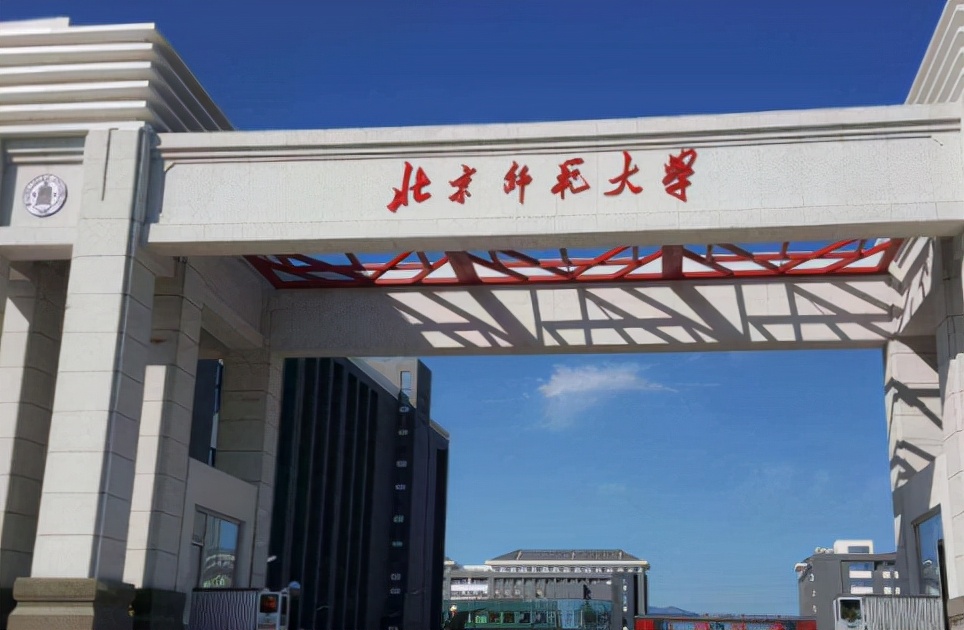 最新文科类大学排名，北大“不留余地”独自一档，南开沦为第三档