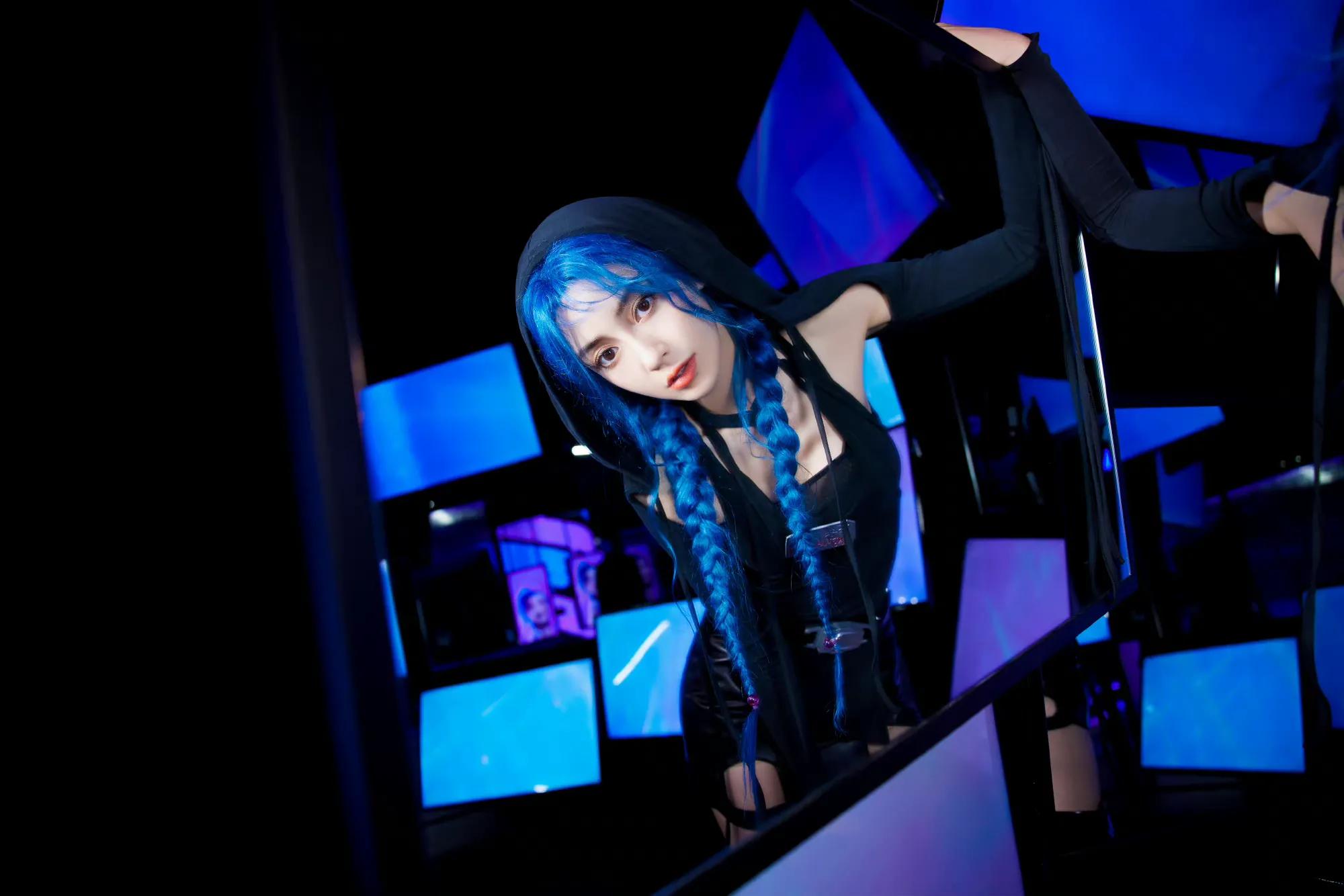 电竞背景图女(女明星电竞少女图合集:赵丽颖,杨幂,迪丽热巴,angela