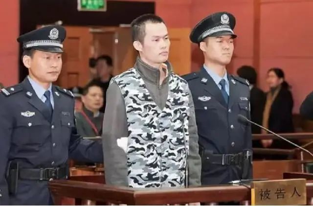 复旦“投毒男”林森浩毒死舍友，被判死刑，177名师生却为他求情