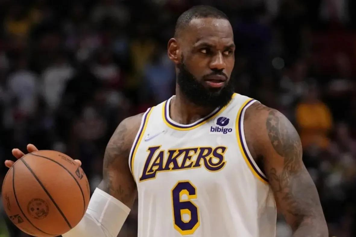 詹姆斯拿到了几次全明星赛mvp（美媒将詹姆斯和乔丹的各项荣誉数据进行详细对比，谁才是第一人）