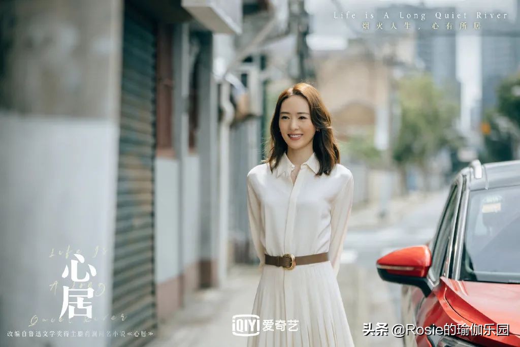 童瑶优雅体态正，如何解锁同款好体态？每天10min墙壁瑜伽带你练