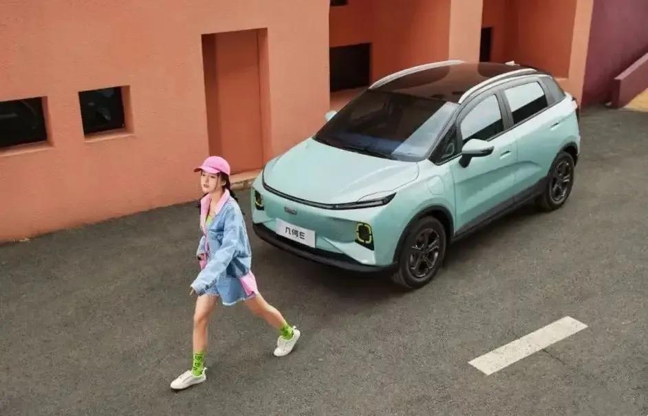 吉利几何E即将上市，售价8.78万起，纯电汽车快到拼价格的时候了