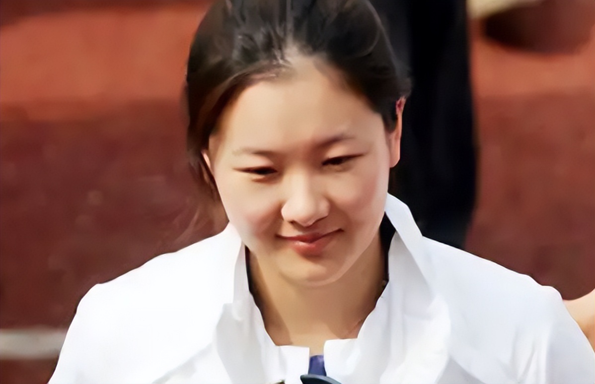 梁錦松個人資料（面對與梁錦松的26歲年齡差爭議，伏明霞回應：我喜歡成熟一點的）
