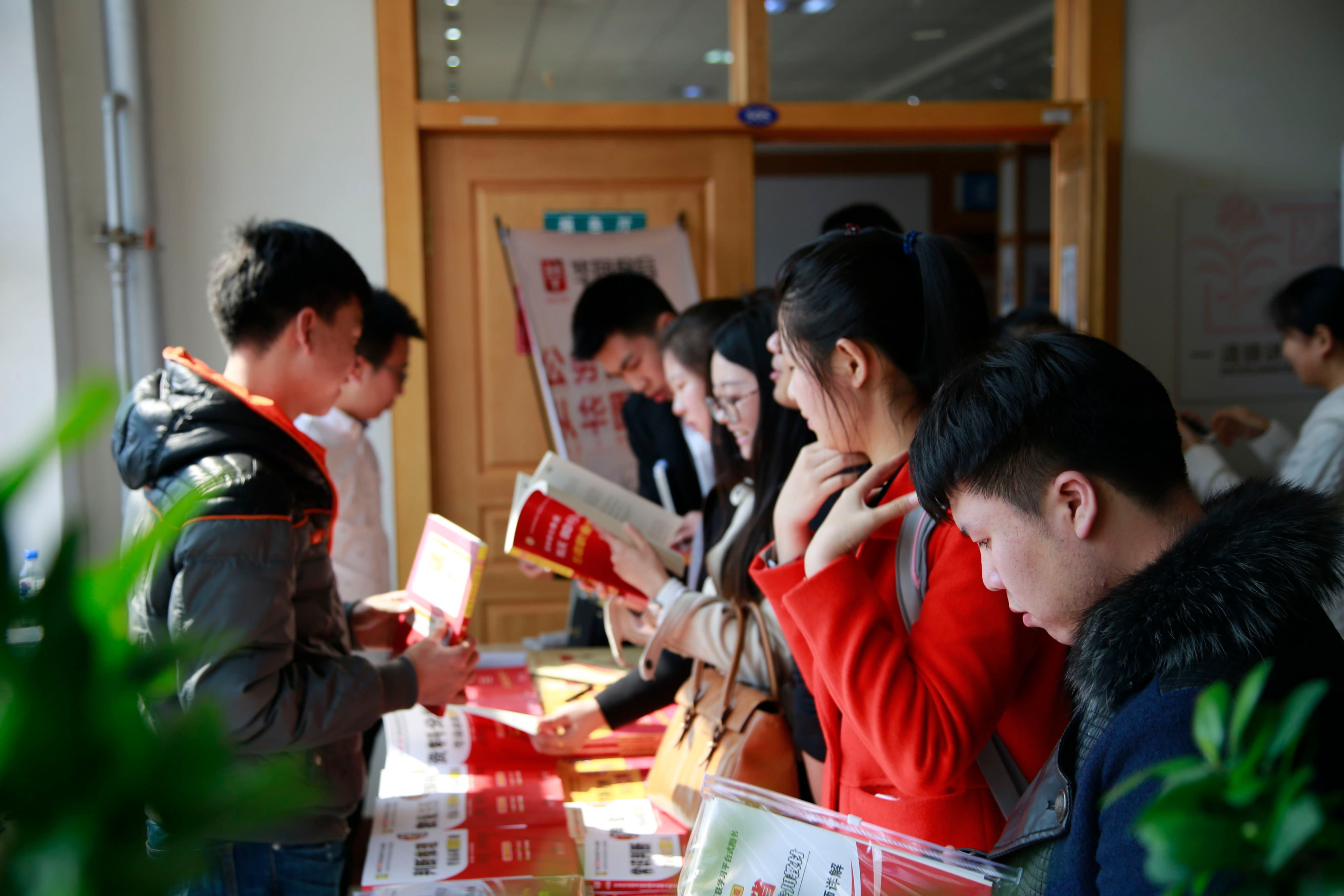 考公党的福音，乡镇公务员扩大“三不限”岗位招录，上岸机会变多