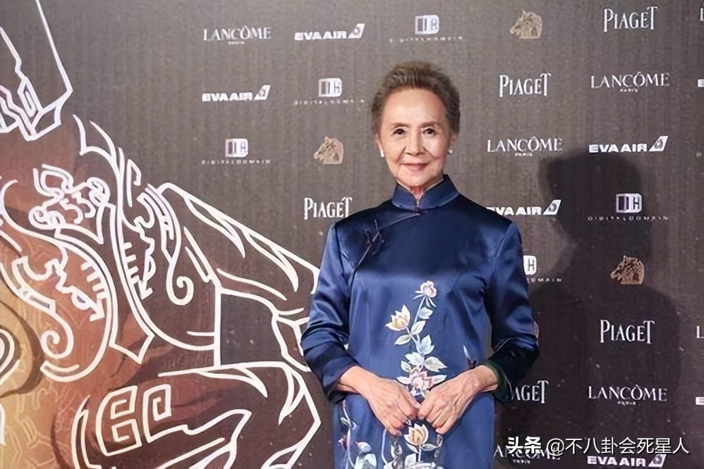 同是50+女星走红毯，内地女星和港台女星的造型，差距真是太远了