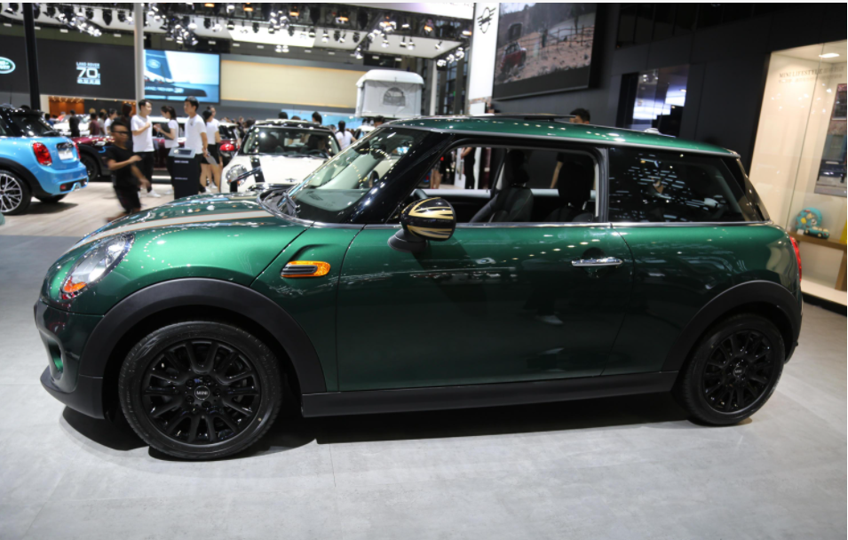 女的开什么车既实用又好看（女生开哪款车合适些）