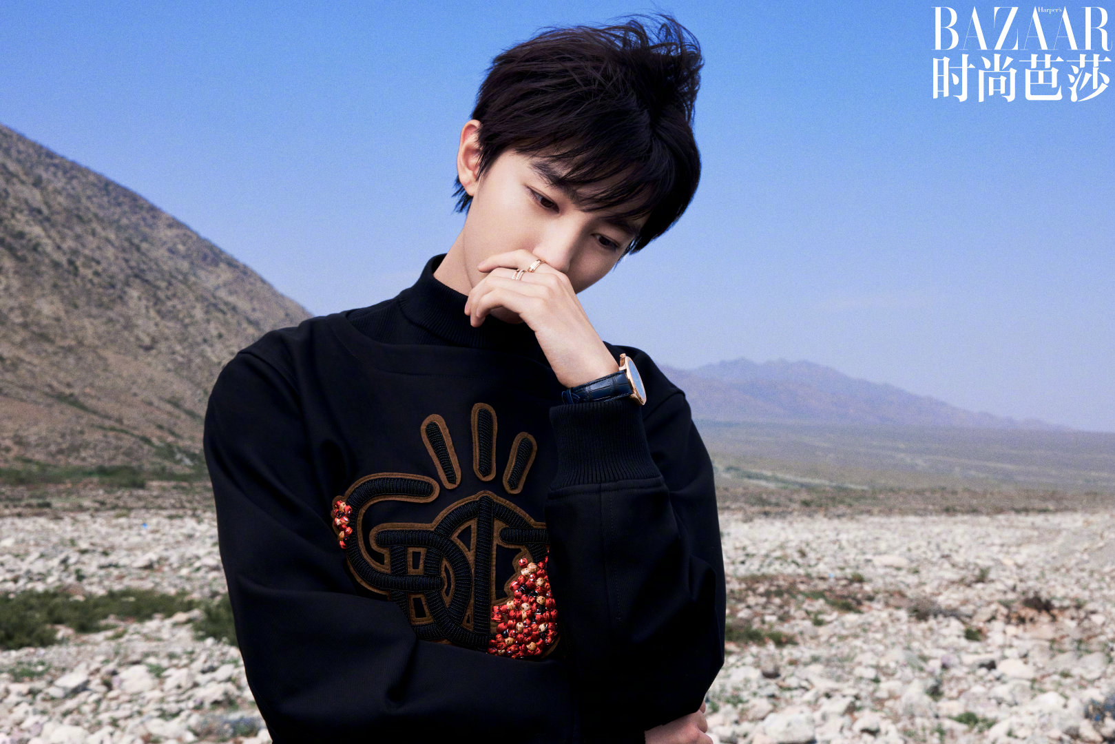 王俊凯四登芭莎封面，时尚大片直接复制广告造型，外景像P图