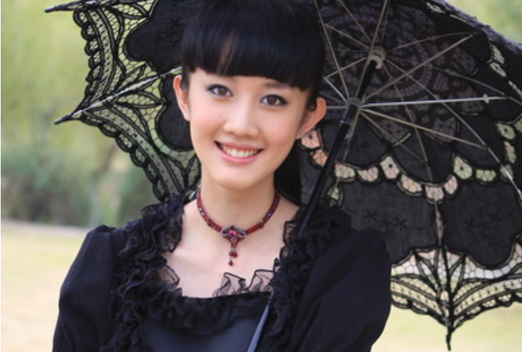 文夢洋：出道13年不溫不火，被嘲是“爛片女王”，如今成了網紅