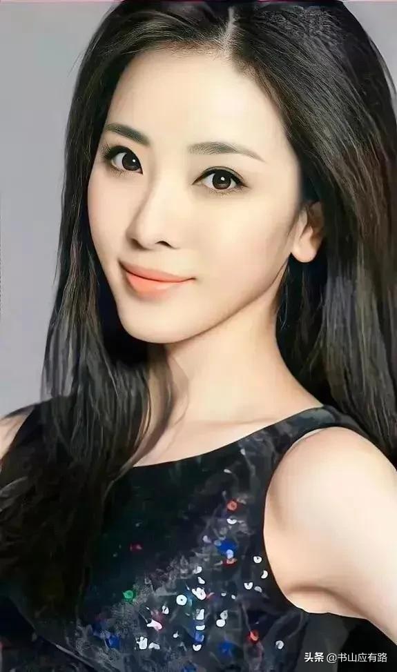 李思思：央视主持到底有多美