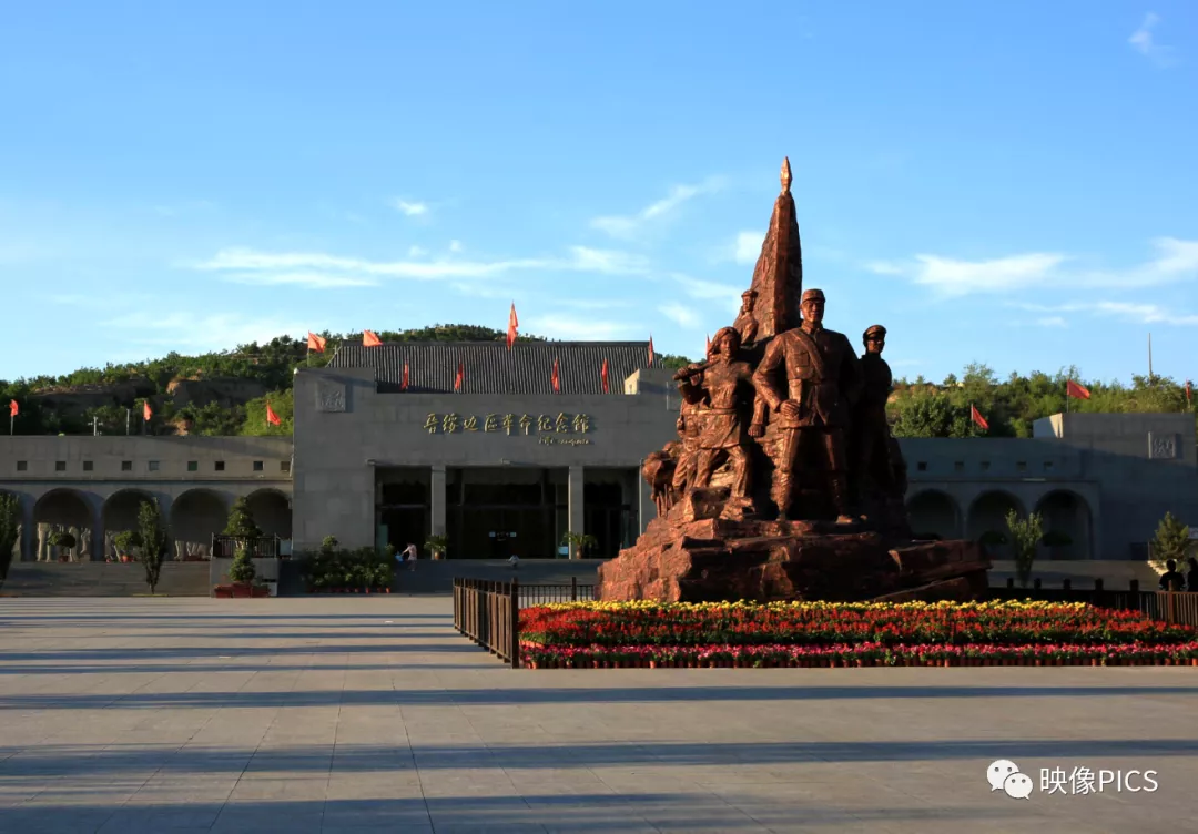 诞生在历史褶皱里的《红色银行》（张卫平）